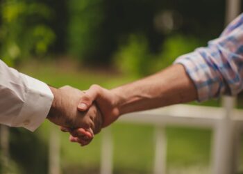 Nome com 2.253 palavras faz homem gastar 20 minutos só na apresentação