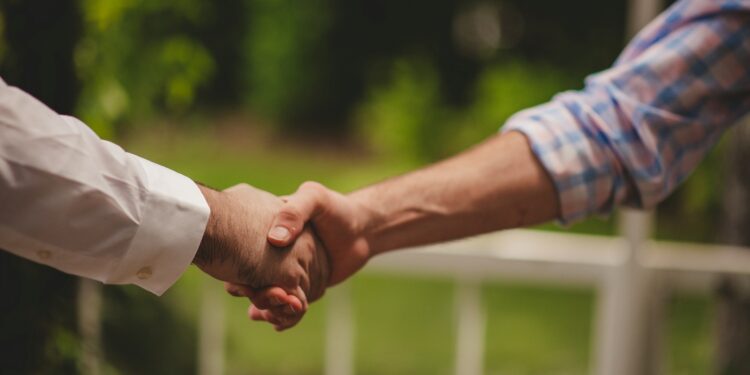 Nome com 2.253 palavras faz homem gastar 20 minutos só na apresentação