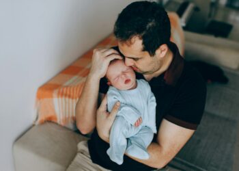 Nova lei é aprovada e licença paternidade sobe para sete meses neste país