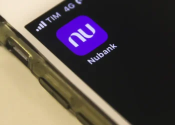 Nubank anuncia fim de serviço no Brasil e clientes são avisados