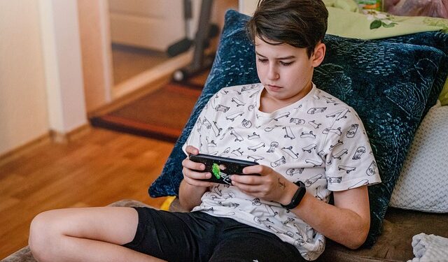 Lei encaminhada vai proibir acesso às redes sociais para menores de 16 anos neste país