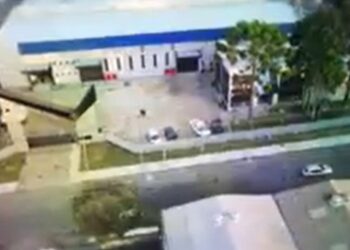 Com quase 70 anos, apresentador do SBT tem fortuna de R$ 1 bilhão e é dono da própria TV