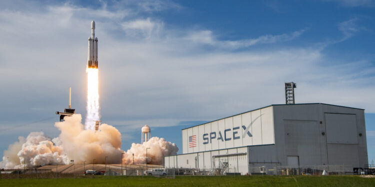 Homem mais rico do planeta pretende construir cidade a mais de 380.000 km de distância do Brasil