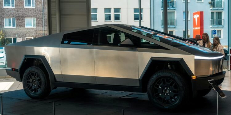 Tesla corta preço do Cybertruck e cifra de R$ 114 mil surpreende os brasileiros