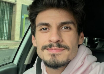 Galã de novela da Globo foi abandonado na estrada após recusar pagar corrida de táxi por preço abusivo