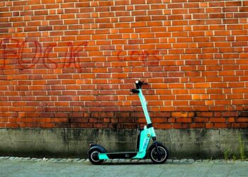 Portal faz alerta de riscos dos patinetes elétricos para a saúde