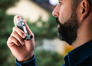 Trabalhador demitido ganhou R$ 230 mil na Justiça após comprovar ter asma