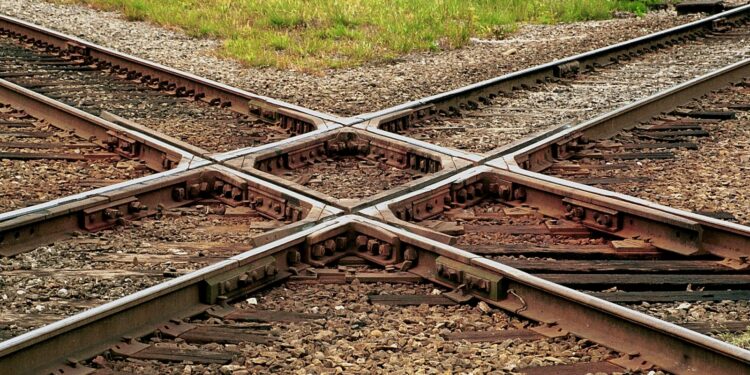 ‘Trem da Morte’ volta a operar com passageiros e custa R$ 200,00 para percorrer trecho de 600 km