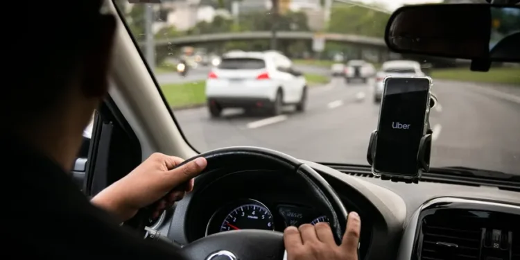 Uber excluiu conta de motorista que recusou milhares de viagens e juíza tomou decisão