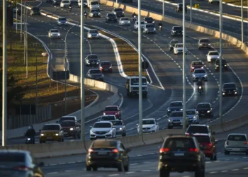 País vizinho do Brasil terá velocidade máxima de 130 km/h nas estradas a partir de 2026