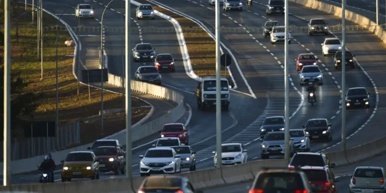 País vizinho do Brasil terá velocidade máxima de 130 km/h nas estradas a partir de 2026
