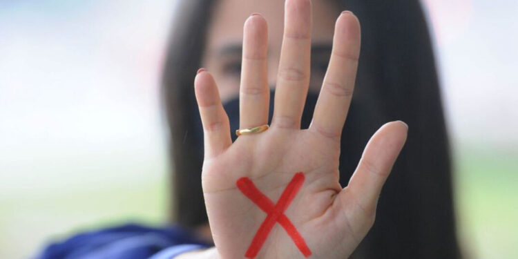 Mulheres ganham novo benefício do Governo e podem se afastar do trabalho por 6 meses nesses casos