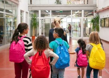 Aulas foram interrompidas e voltam apenas em abril nos ensinos médio e fundamental deste país