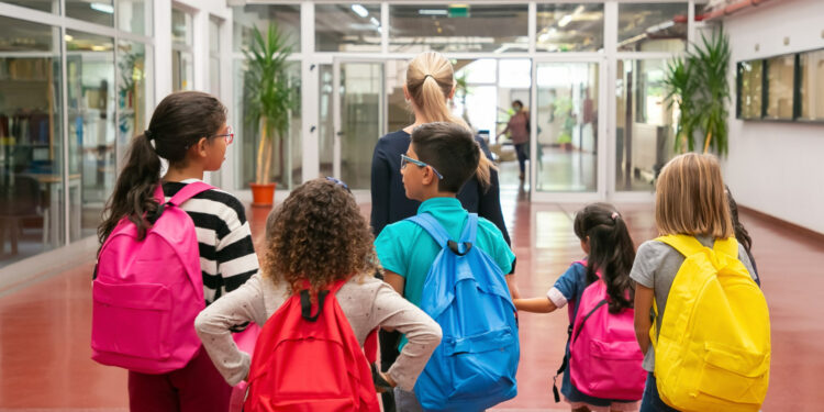 Aulas foram interrompidas e voltam apenas em abril nos ensinos médio e fundamental deste país