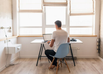 Trabalhadores agora podem exigir 2 dias de home office e empresas são obrigadas a liberar neste país