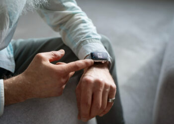 Troca de estação confirma mudança no horário e relógios são adiantados em 1h neste país