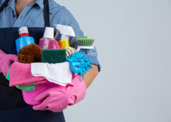 Quanto custa a hora de uma empregada doméstica no Brasil?