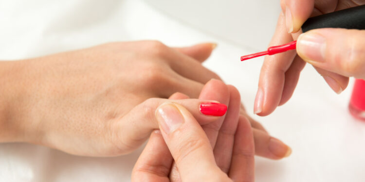 Cuidado caseiro ajuda sua unha a não quebrar mais