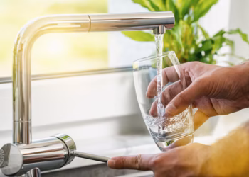 Lei inédita foi aprovada e conta de água não vai mais ser cobrada para esses estabelecimentos no RS