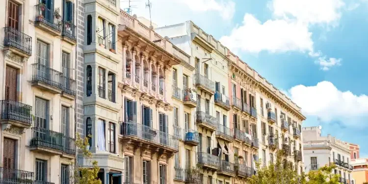 Proprietários de imóveis recebem má notícia e reforma obrigatória vai acontecer até 2030 na Espanha