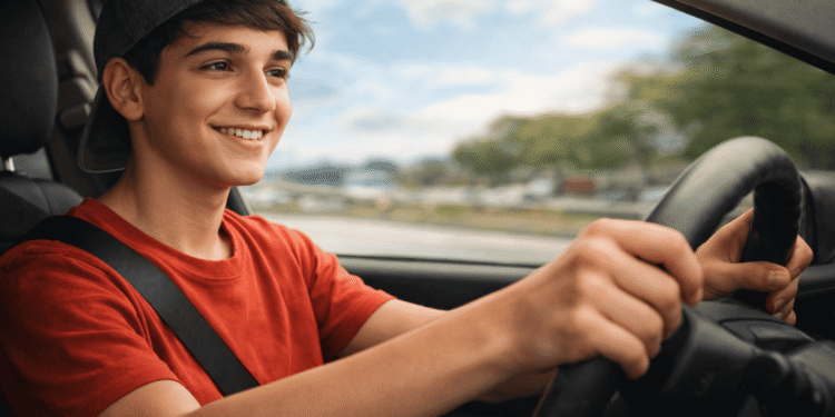 Código de Trânsito pode ser alterado e idade mínima para dirigir no Brasil chegaria aos 16 anos