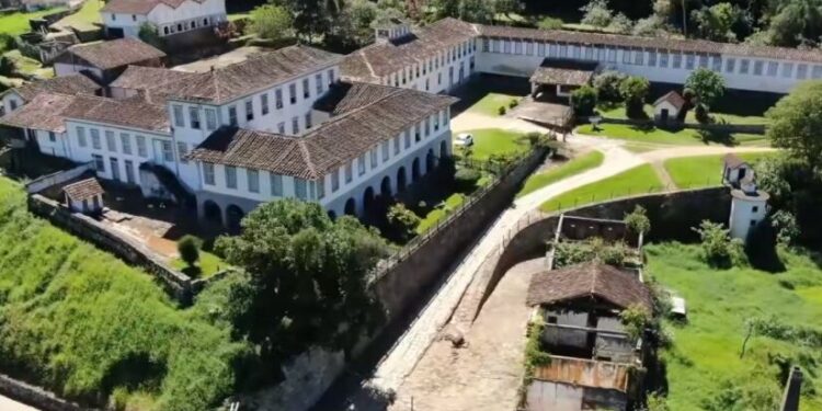Maior fazenda do Brasil tem 362 janelas e 52 quartos com tamanho de cidade e custa fortuna