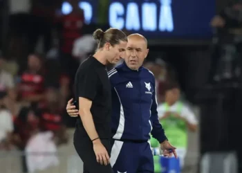 Enquanto Filipe Luis recebia R$ 2,1 milhões por mês no Flamengo, Leonardo Jardim vai receber ainda mais