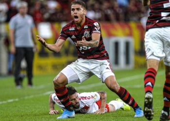 Ídolo do Flamengo, Gustavo Cuéllar está anunciando seu retorno