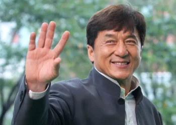 Jackie Chan tem patrimônio milionário, mas ele não vai doar ao filho