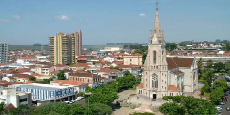 Cidade brasileira produz 120 mil pares de calçados por dia e tem qualidade de vida tranquila