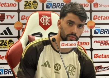 Lucas Paquetá foi pego de surpresa e demissão foi confirmada no Flamengo