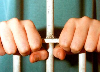 Maioridade penal foi reduzida e agora jovens de 14 anos vão presos se cometerem crime neste país