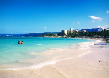 Ilha do Caribe fica no paraíso, mas praia não pode ser utilizada
