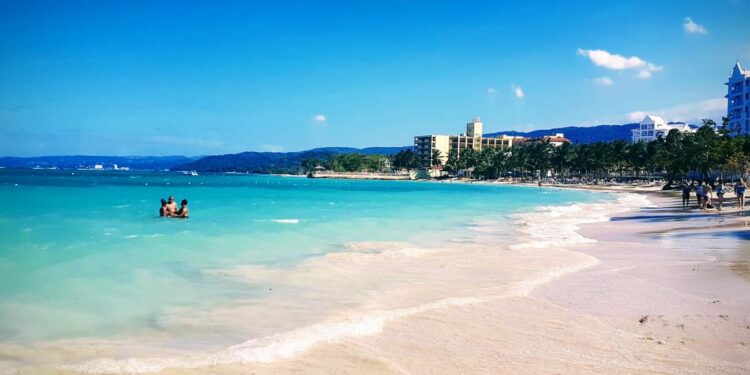 Ilha do Caribe fica no paraíso, mas praia não pode ser utilizada