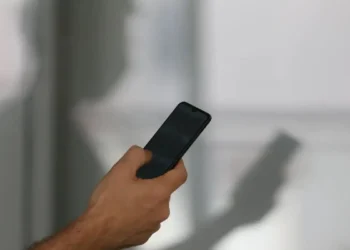 Posso processar a empresa se meu chefe me mandar mensagem fora do horário?