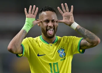 Neymar recebe chamado e está de volta à Seleção Brasileira para Copa do Mundo se depender do torcedor