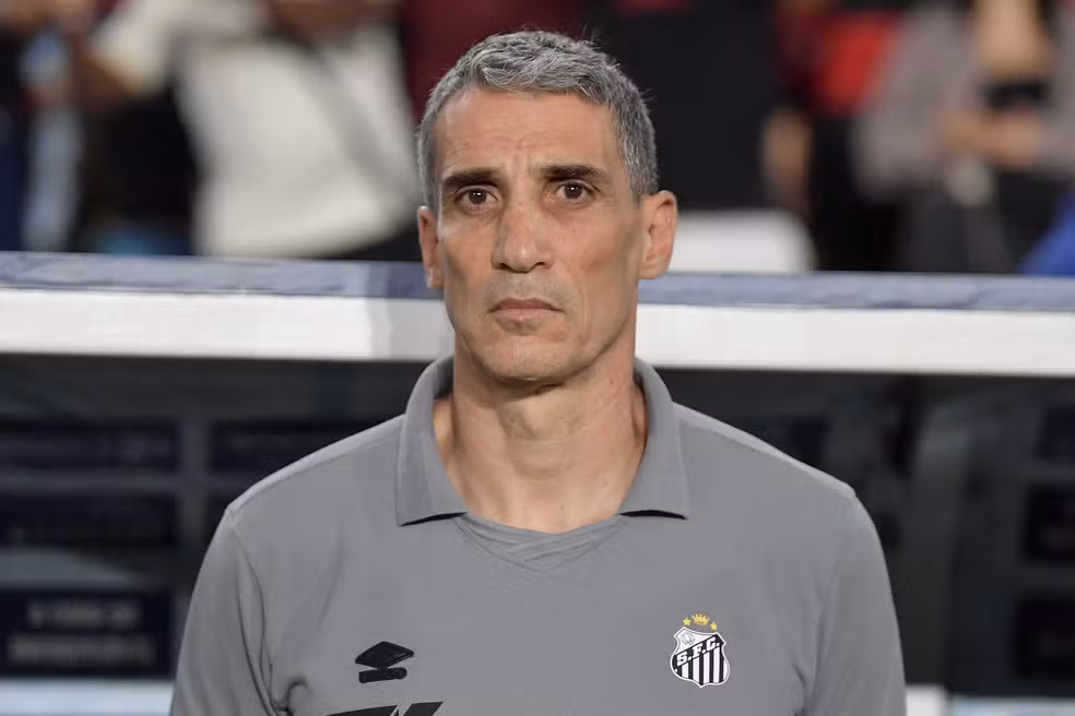 Enquanto São Paulo pagou quase R$ 2 milhões para demitir Crespo, Santos vai pagar muito mais para mandar Vojvoda embora