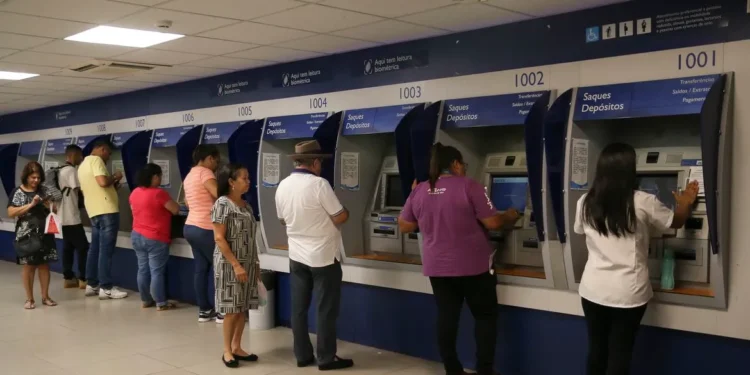 BANCOS VÃO FECHAR POR 3 DIAS E ATIVIDADES SERÃO INTERROMPIDAS NO BRASIL.