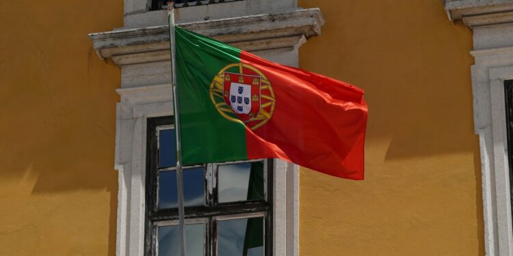 Brasileiros que querem visto para viajar a Portugal recebem péssima notícia