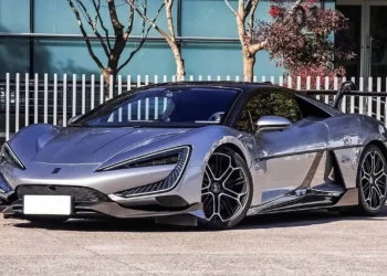 Carro elétrico mais potente do mundo faz 500 km/h e bate recorde de velocidade