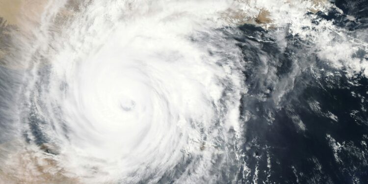 Ciclone grave com ventos de 100km/h já tem data para atingir o Brasil