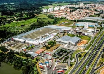 Maior fábrica da Coca-Cola no mundo foi construída no Brasil e fica em cidade do interior de São Paulo
