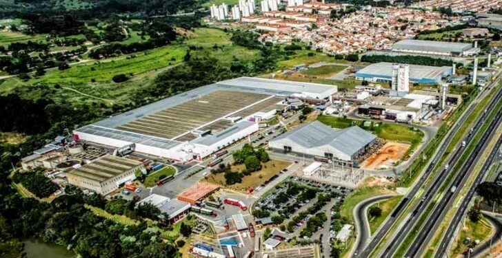 Maior fábrica da Coca-Cola no mundo foi construída no Brasil e fica em cidade do interior de São Paulo