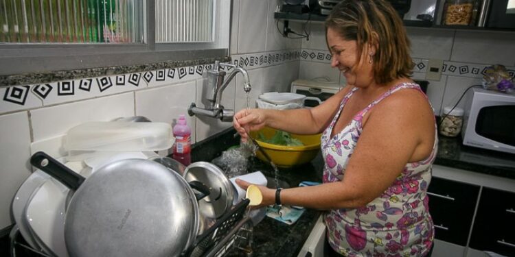 Mulheres donas de casa ganham benefício do Governo