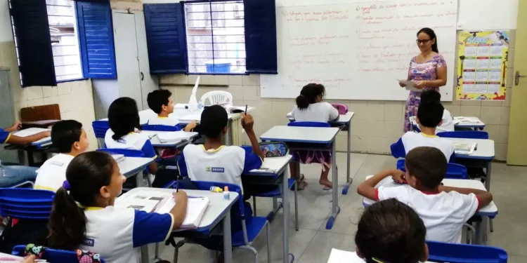Escolas anunciam paralisação geral nas aulas após novo vírus que se espalha rapidamente em cidade brasileira