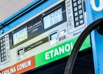 Enquanto gasolina não para de ficar mais cara, Etanol despenca ao menor preço do país