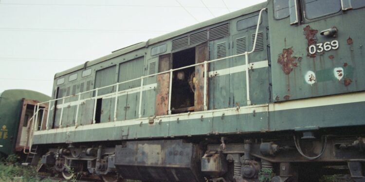 Família comprou trem antigo de 100 anos e transformou em moradia lucrativa