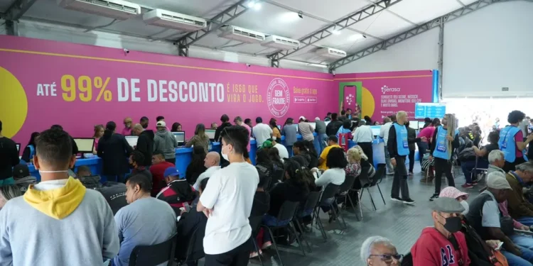 Brasileiros ganham 99% de desconto para limpar o nome no SPC