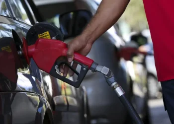Brasileiros recebem péssima notícia sobre aumento da gasolina