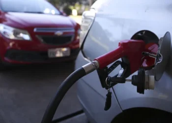 Mais um estado aumentou o preço da gasolina e revoltou população